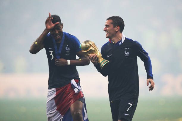 他在圣火被 他在圣火被